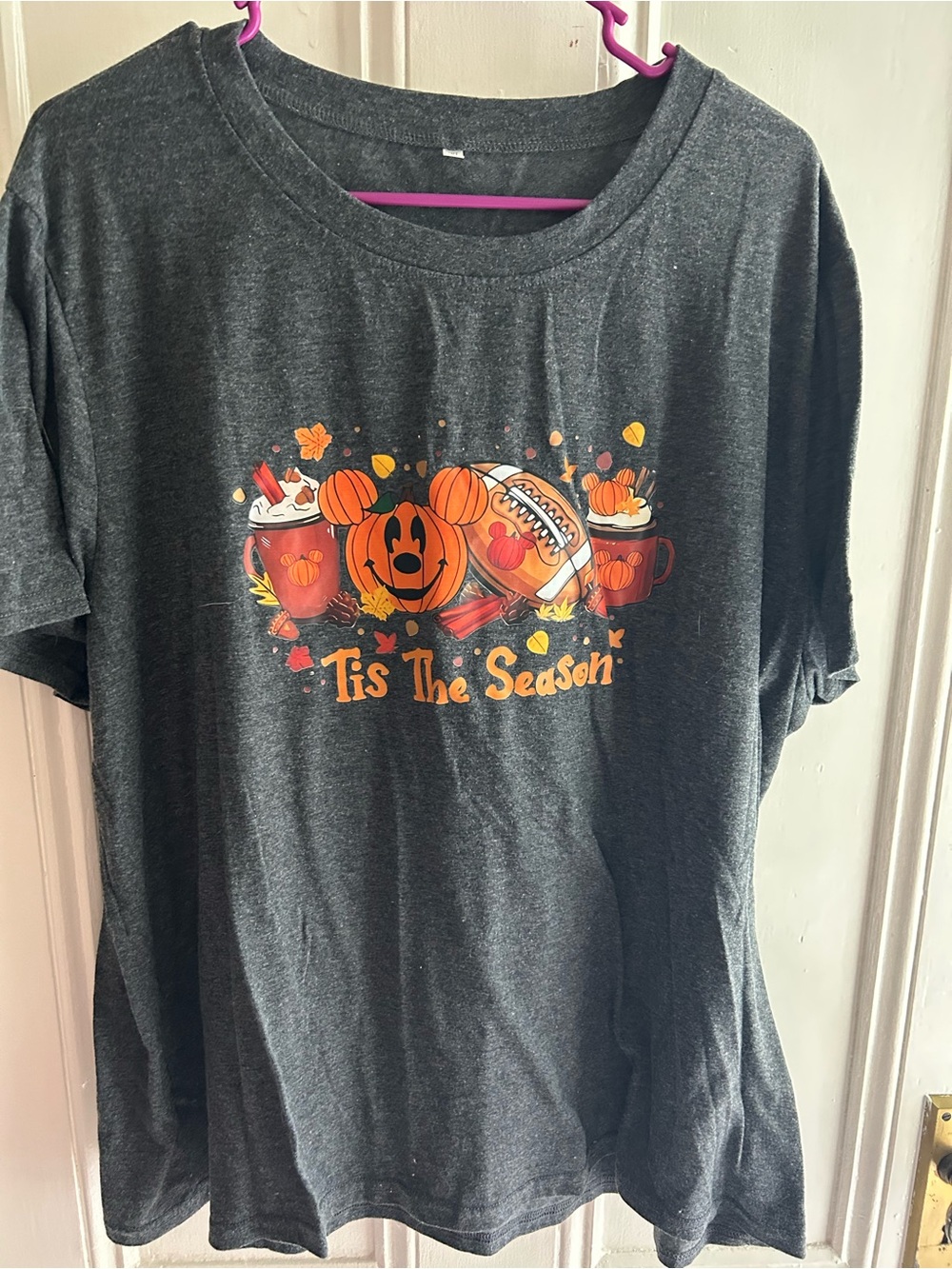 Women’s gray 'Tis The Season Short-Sleeve Graphic Tee - Halloween Pumpkin Design